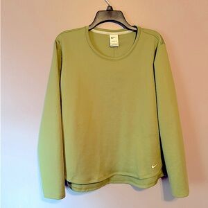 Nike therma fit top